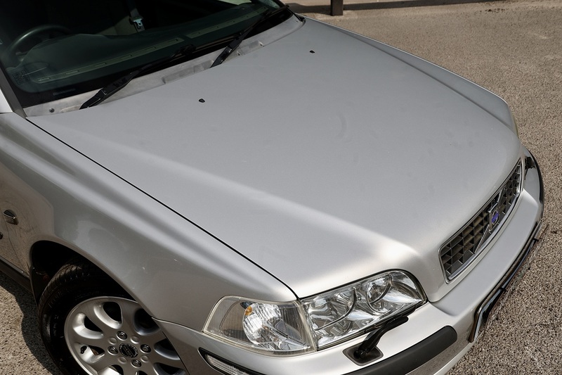 Volvo S40 1.8 XS Automatic 2 Former Keepers + 21 Volvo Main Dealer + Heated Seats Image 17