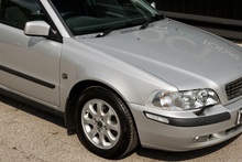 Volvo S40 1.8 XS Automatic 2 Former Keepers + 21 Volvo Main Dealer + Heated Seats - Thumb 23