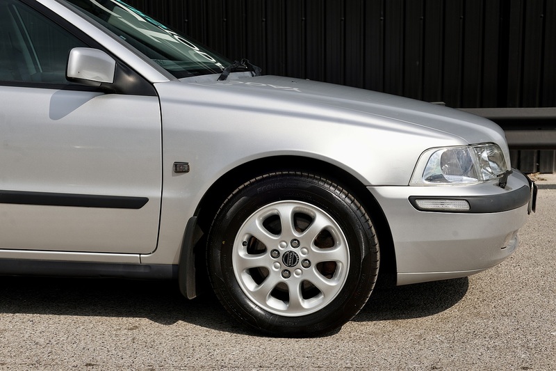 Volvo S40 1.8 XS Automatic 2 Former Keepers + 21 Volvo Main Dealer + Heated Seats Image 22