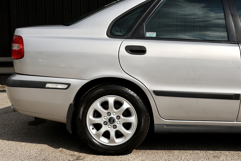 Volvo S40 1.8 XS Automatic 2 Former Keepers + 21 Volvo Main Dealer + Heated Seats Image 21