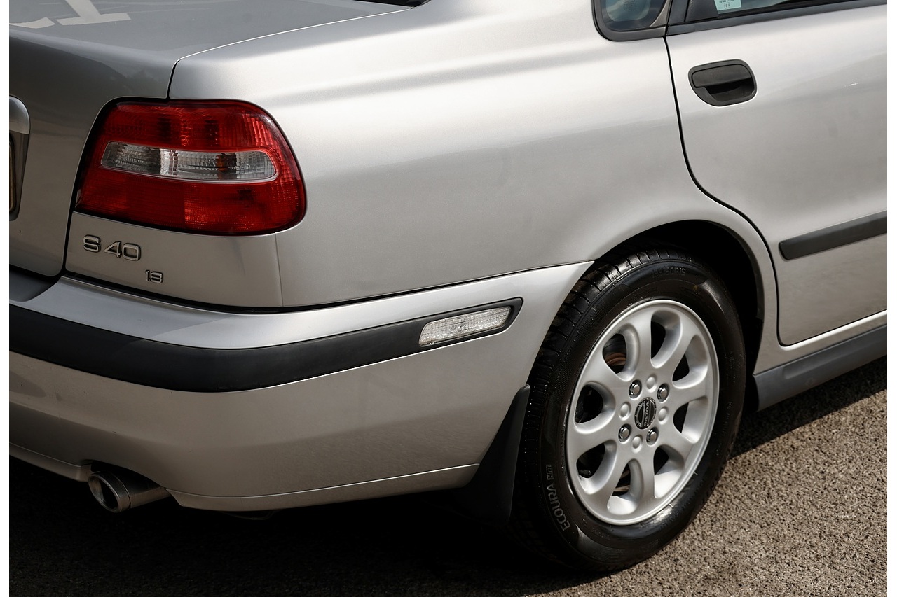 Volvo S40 1.8 XS Automatic 2 Former Keepers + 21 Volvo Main Dealer + Heated Seats - Large 20