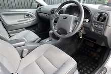 Volvo S40 1.8 XS Automatic 2 Former Keepers + 21 Volvo Main Dealer + Heated Seats - Thumb 7
