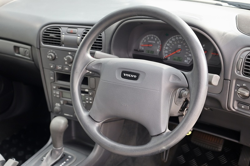Volvo S40 1.8 XS Automatic 2 Former Keepers + 21 Volvo Main Dealer + Heated Seats Image 24