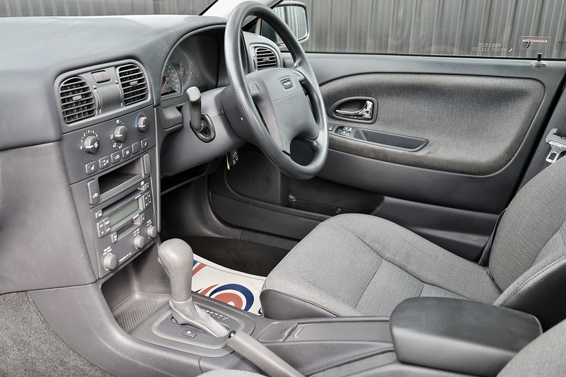 Volvo S40 1.8 XS Automatic 2 Former Keepers + 21 Volvo Main Dealer + Heated Seats Image 8