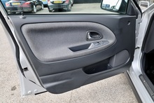 Volvo S40 1.8 XS Automatic 2 Former Keepers + 21 Volvo Main Dealer + Heated Seats - Thumb 29