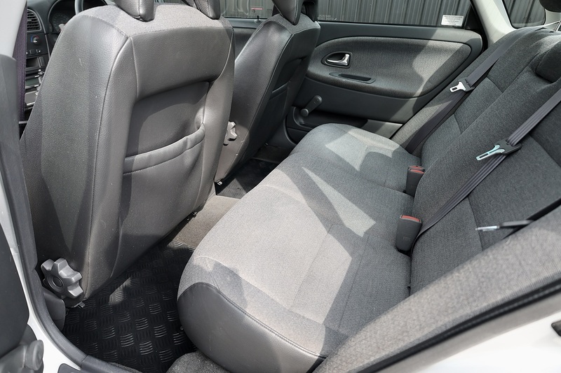 Volvo S40 1.8 XS Automatic 2 Former Keepers + 21 Volvo Main Dealer + Heated Seats Image 30
