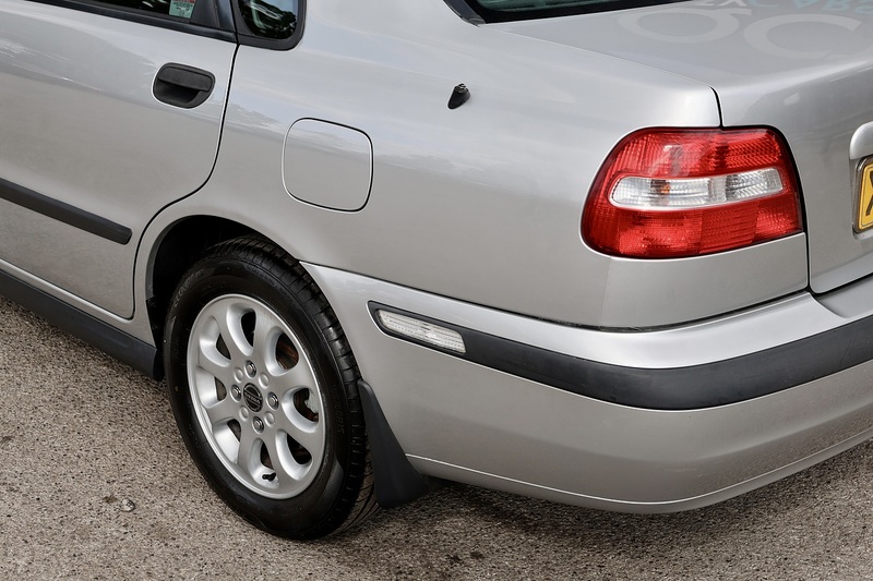 Volvo S40 1.8 XS Automatic 2 Former Keepers + 21 Volvo Main Dealer + Heated Seats Image 35