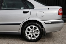 Volvo S40 1.8 XS Automatic 2 Former Keepers + 21 Volvo Main Dealer + Heated Seats - Thumb 34