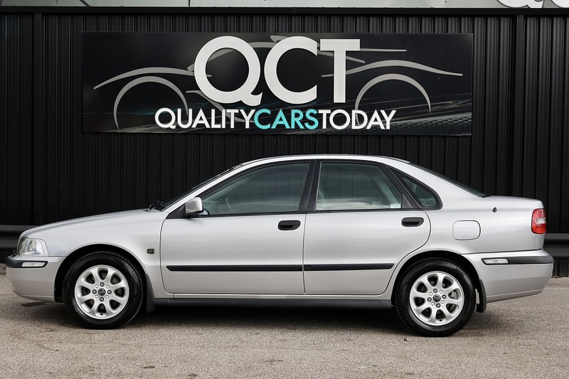 Volvo S40 1.8 XS Automatic 2 Former Keepers + 21 Volvo Main Dealer + Heated Seats Image 1