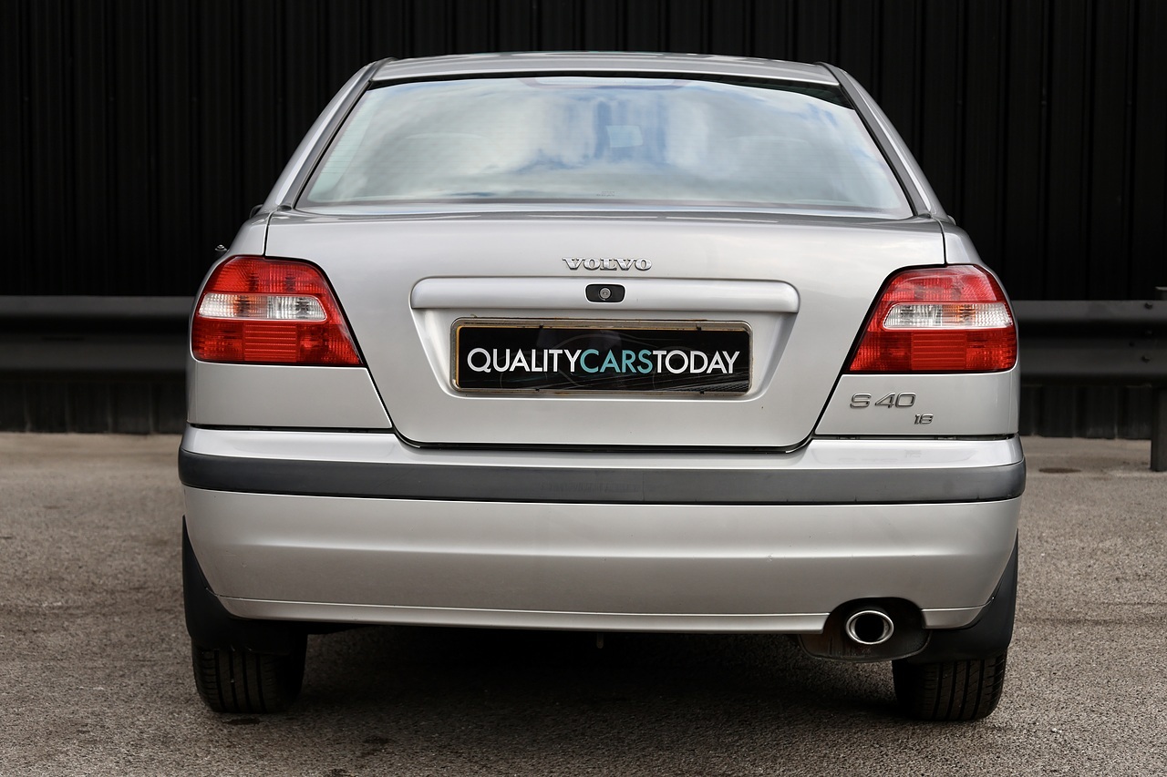 Volvo S40 1.8 XS Automatic 2 Former Keepers + 21 Volvo Main Dealer + Heated Seats - Large 4
