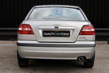 Volvo S40 1.8 XS Automatic 2 Former Keepers + 21 Volvo Main Dealer + Heated Seats - Thumb 4
