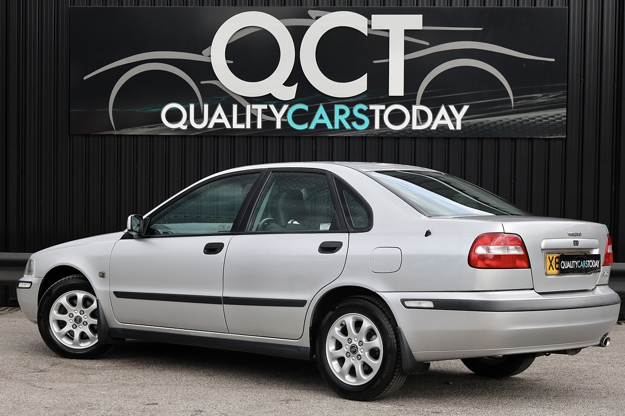 Volvo S40 1.8 XS Automatic 2 Former Keepers + 21 Volvo Main Dealer + Heated Seats - Large 9