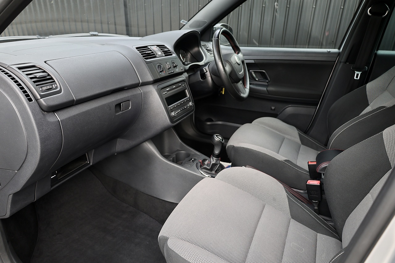 Skoda Fabia Monte Carlo 2 Former Keepers + Genuine Low Mileage + £20 Road Tax - Large 4