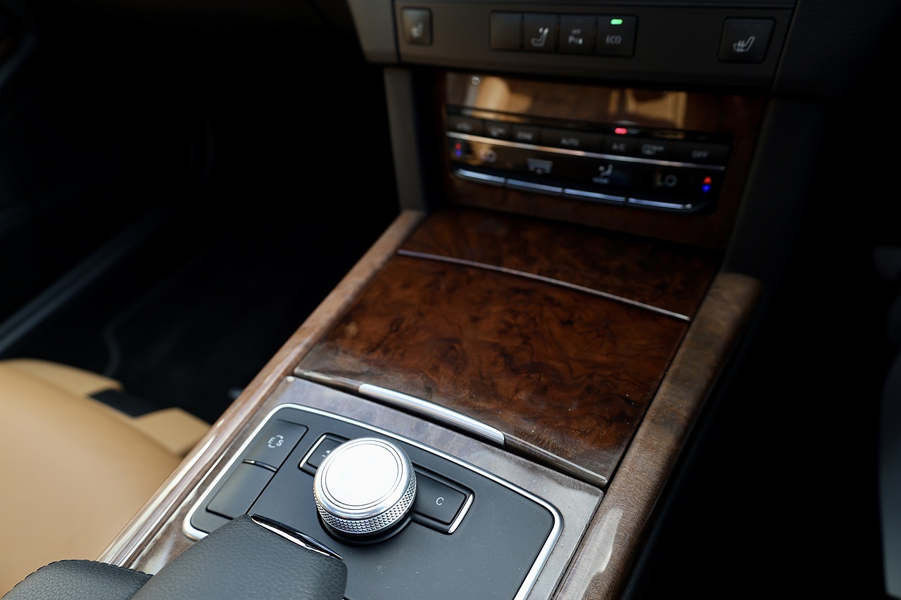 Mercedes-Benz E350 CDI Avantgarde 1 Family Ownership + Designo Trim + Pano Roof - Large 16