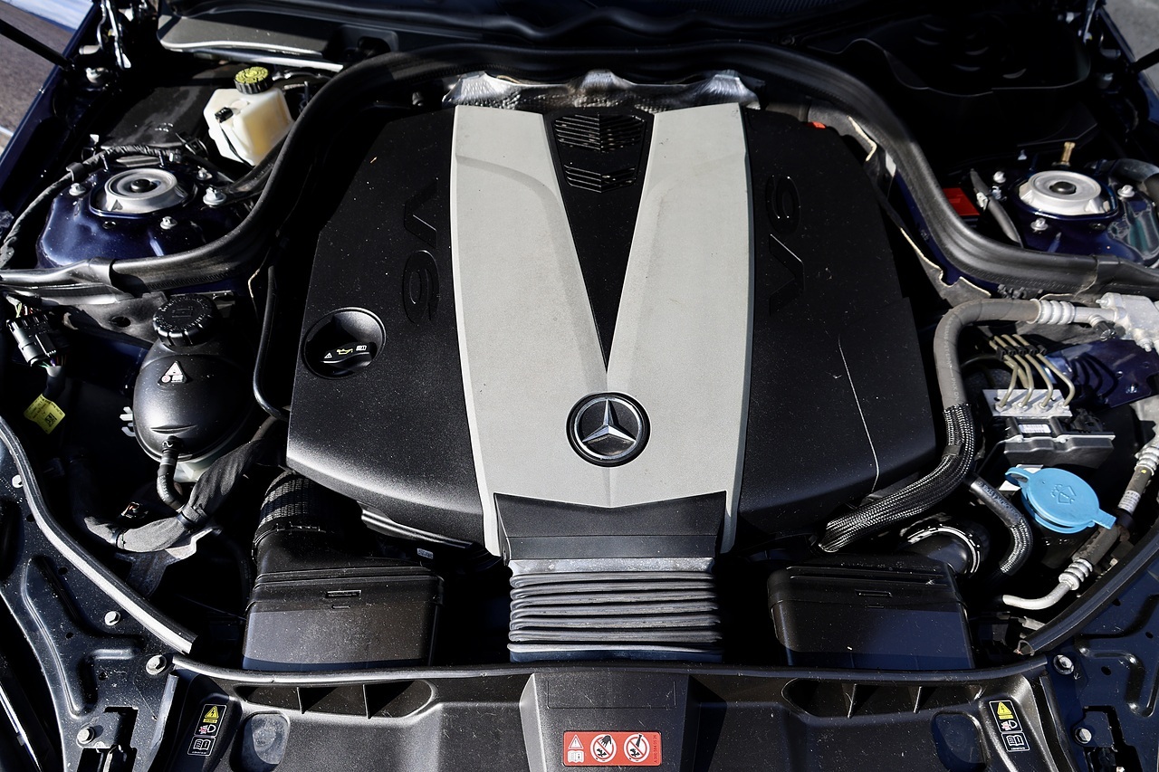 Mercedes-Benz E350 CDI Avantgarde 1 Family Ownership + Designo Trim + Pano Roof - Large 22