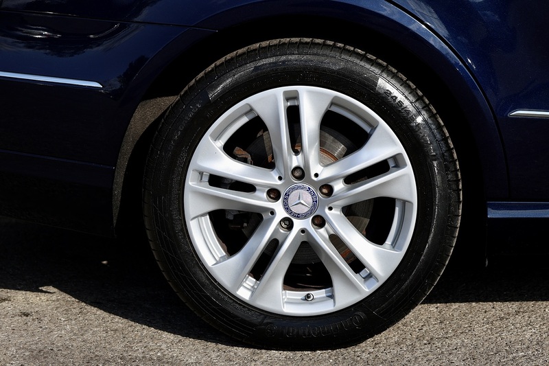 Mercedes-Benz E350 CDI Avantgarde 1 Family Ownership + Designo Trim + Pano Roof Image 37