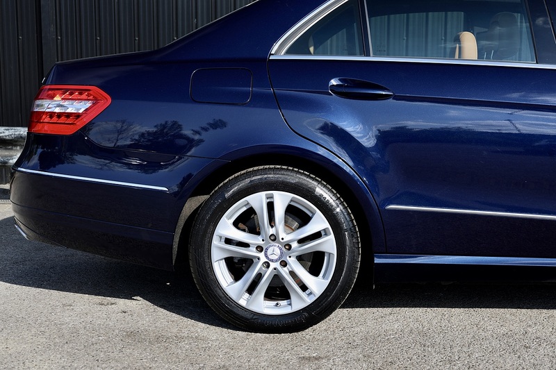Mercedes-Benz E350 CDI Avantgarde 1 Family Ownership + Designo Trim + Pano Roof Image 24