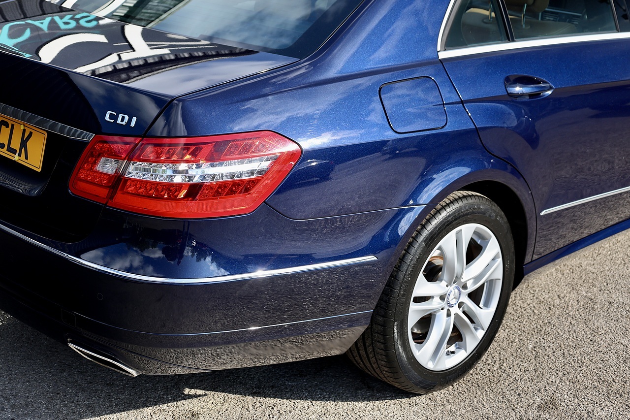 Mercedes-Benz E350 CDI Avantgarde 1 Family Ownership + Designo Trim + Pano Roof - Large 23