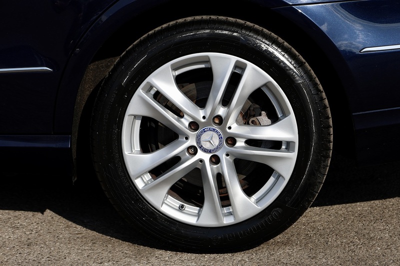 Mercedes-Benz E350 CDI Avantgarde 1 Family Ownership + Designo Trim + Pano Roof Image 36