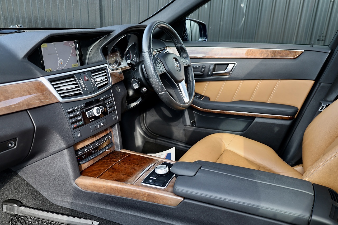 Mercedes-Benz E350 CDI Avantgarde 1 Family Ownership + Designo Trim + Pano Roof - Large 11