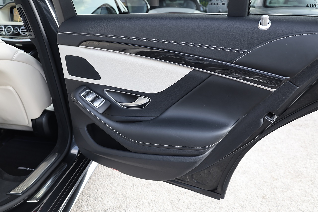Mercedes-Benz S350d AMG Line Rare Colour + Panoramic Roof + SWB - Large 23