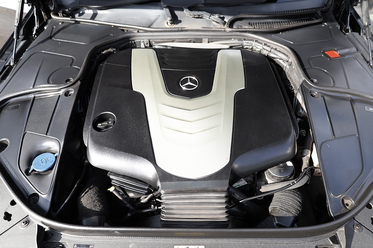 Mercedes-Benz S350d AMG Line Rare Colour + Panoramic Roof + SWB - Large 29