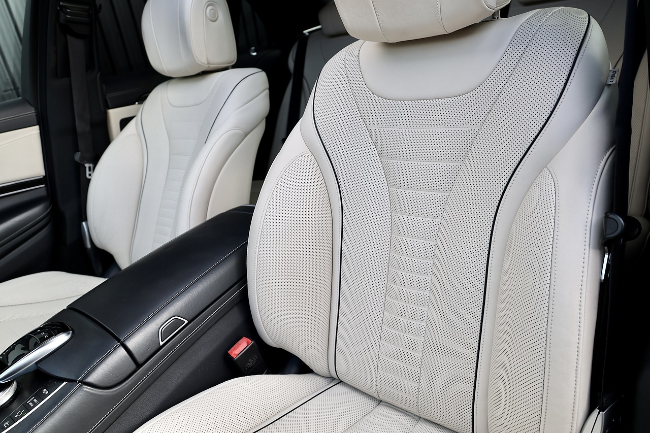 Mercedes-Benz S350d AMG Line Rare Colour + Panoramic Roof + SWB - Large 30