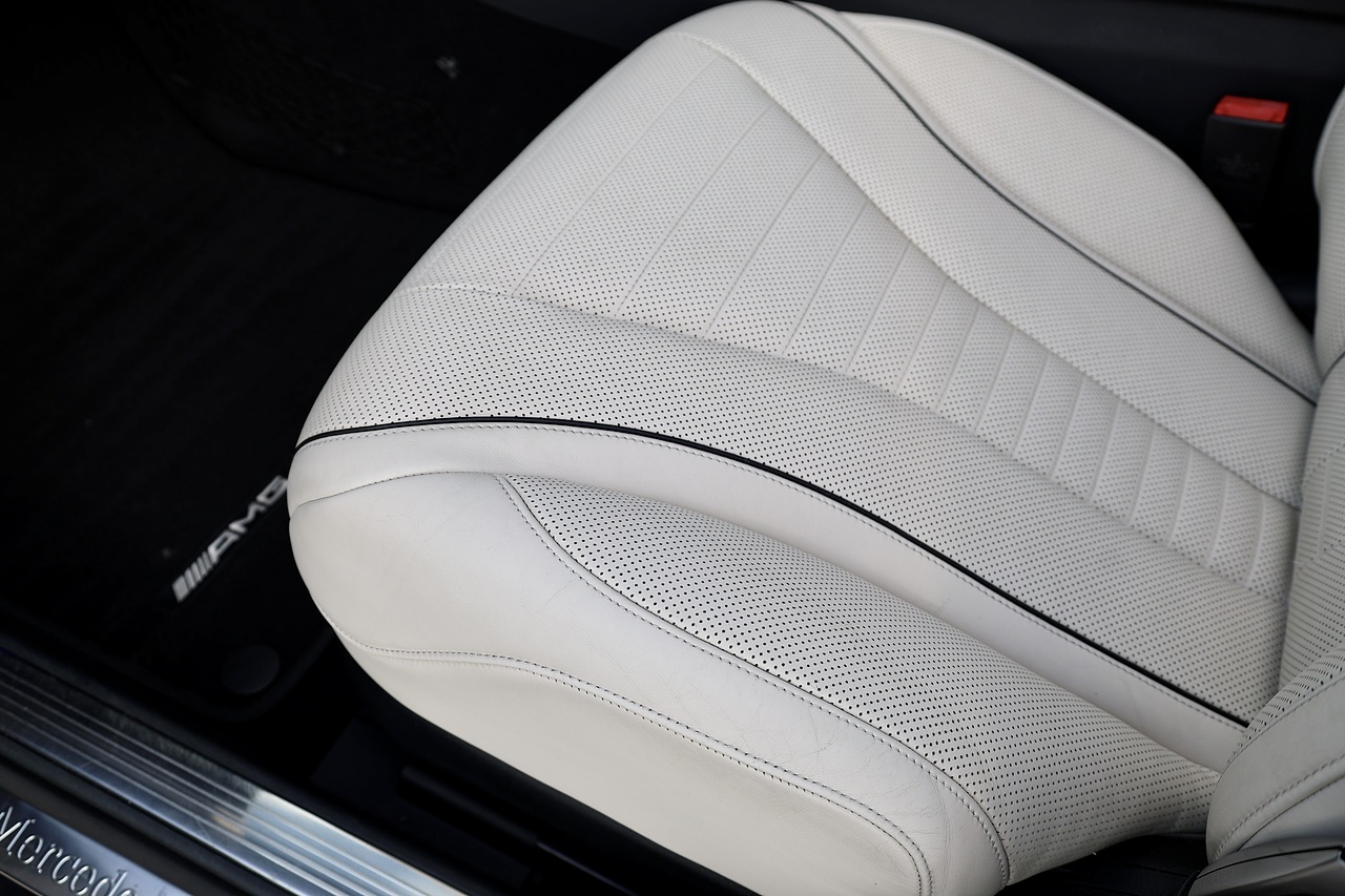 Mercedes-Benz S350d AMG Line Rare Colour + Panoramic Roof + SWB - Large 31