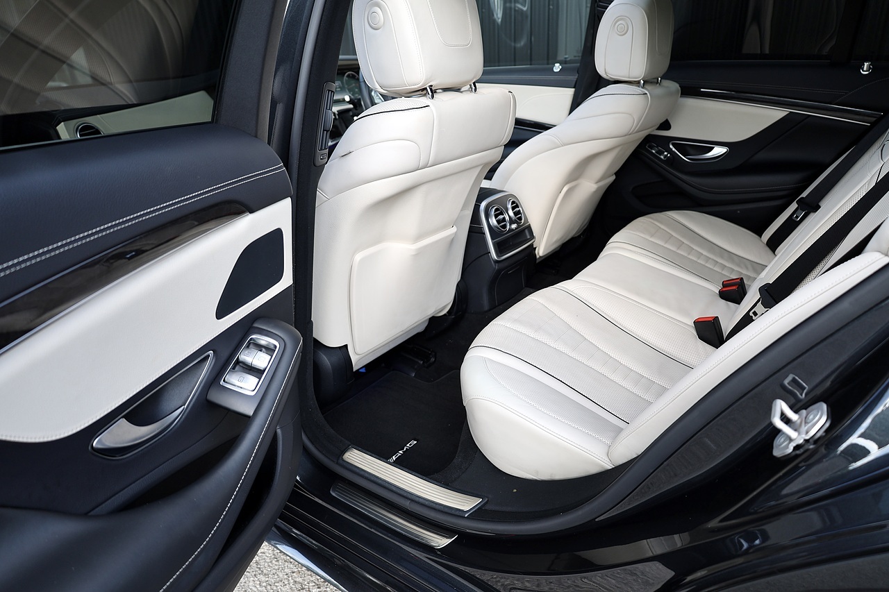 Mercedes-Benz S350d AMG Line Rare Colour + Panoramic Roof + SWB - Large 25