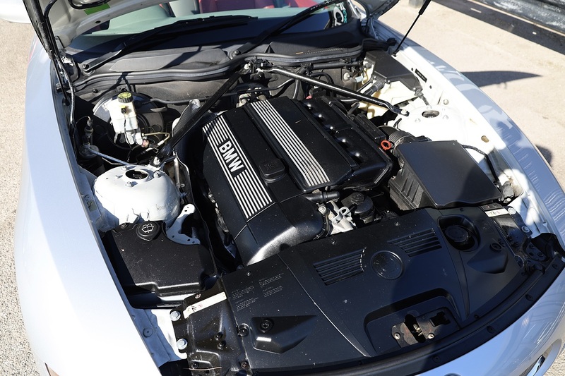 BMW Z4 Roadster + 3.0 Straight Six + Manual  + 1 Lady Owner Image 16