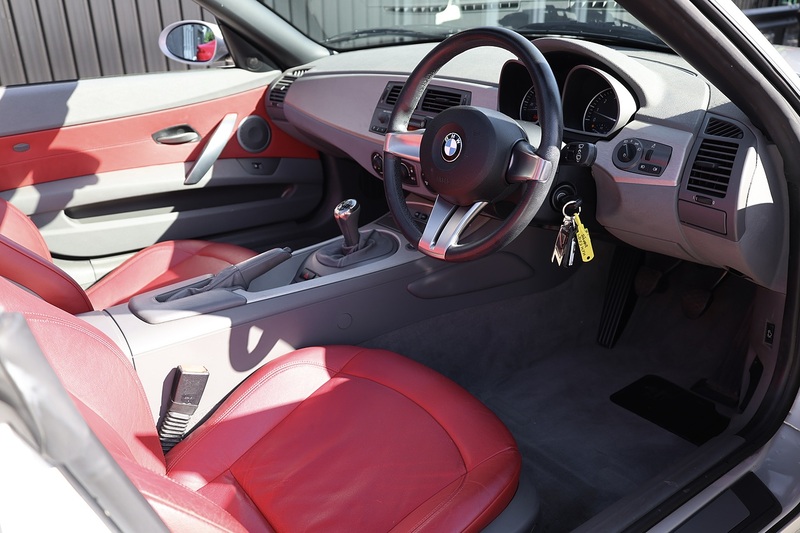 BMW Z4 Roadster + 3.0 Straight Six + Manual  + 1 Lady Owner Image 6