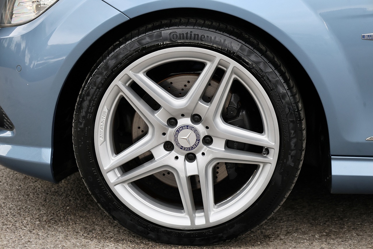 Mercedes-Benz C350 CDI AMG Sport Last Owner 2014 + Freshly Serviced by MB Dealer - Large 36