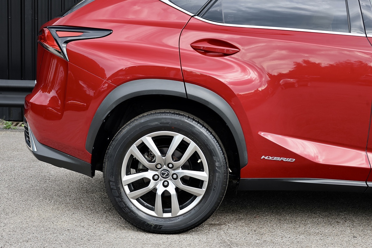 Lexus NX300h Full Lexus Main Dealer History + Lexus Warranty - Large 18