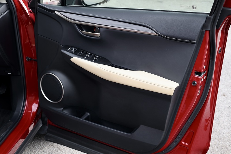 Lexus NX300h Full Lexus Main Dealer History + Lexus Warranty Image 24
