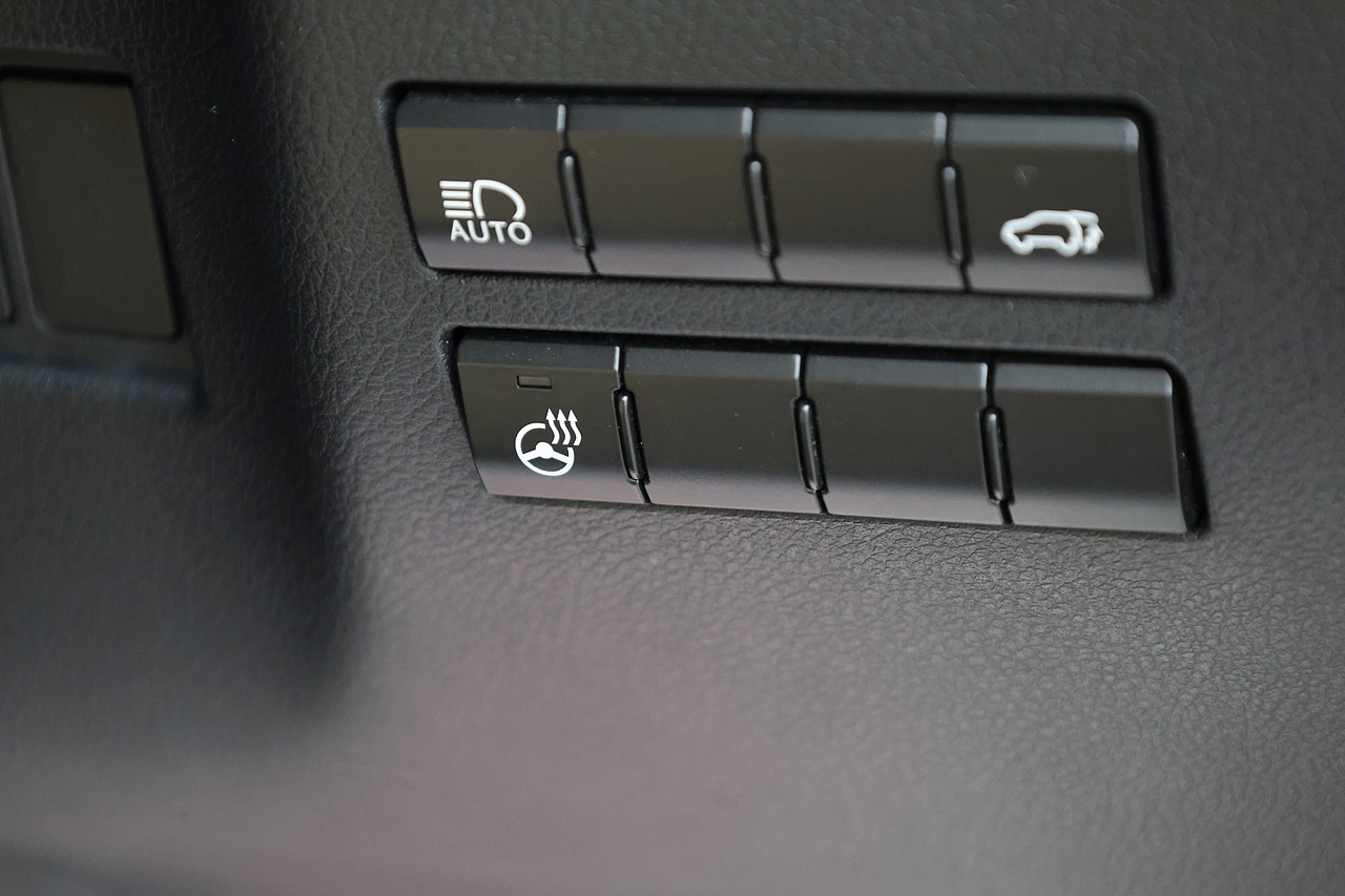 Lexus NX300h Full Lexus Main Dealer History + Lexus Warranty - Large 28
