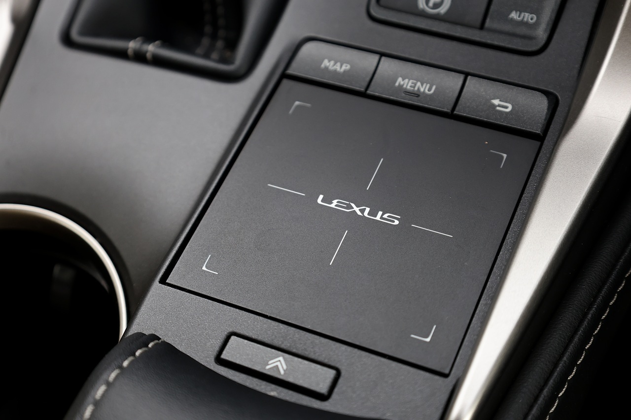 Lexus NX300h Full Lexus Main Dealer History + Lexus Warranty - Large 35