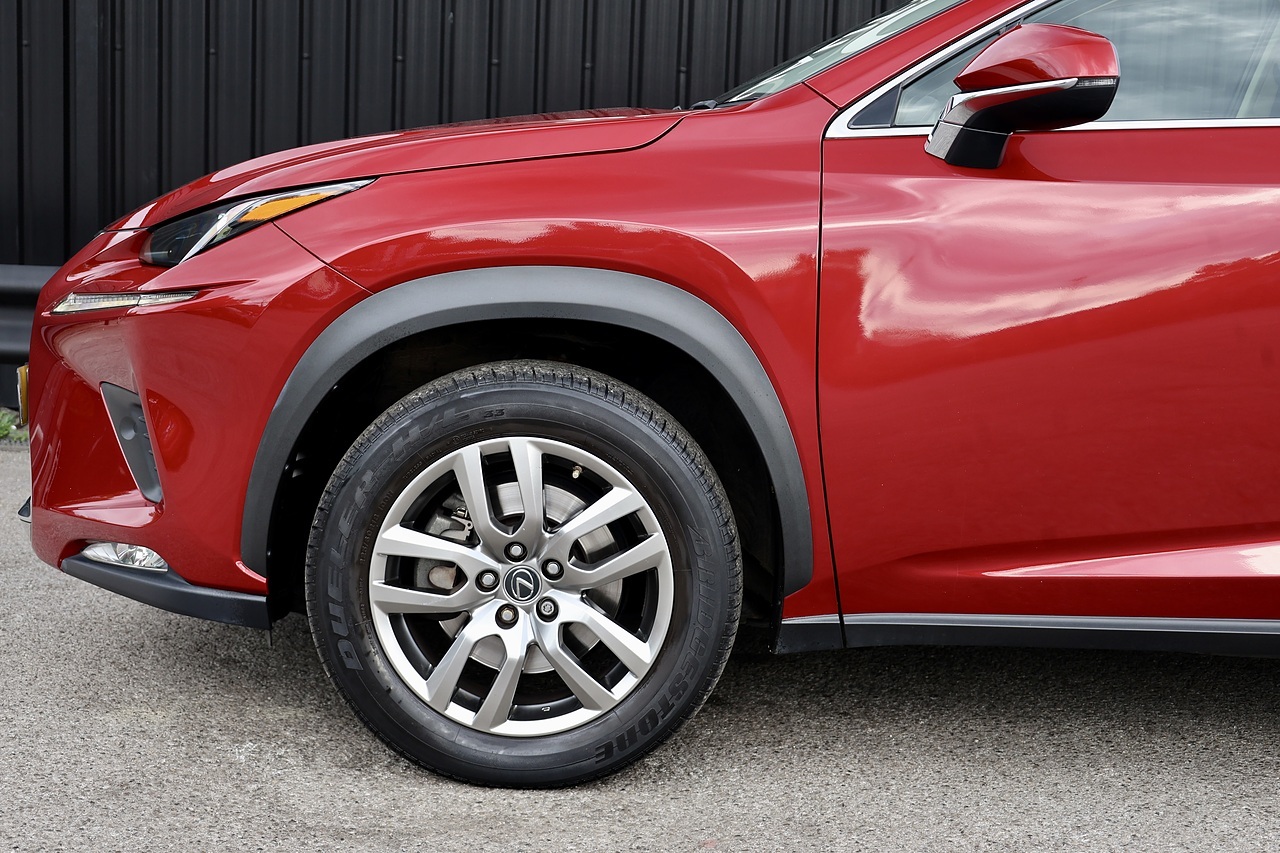 Lexus NX300h Full Lexus Main Dealer History + Lexus Warranty - Large 40