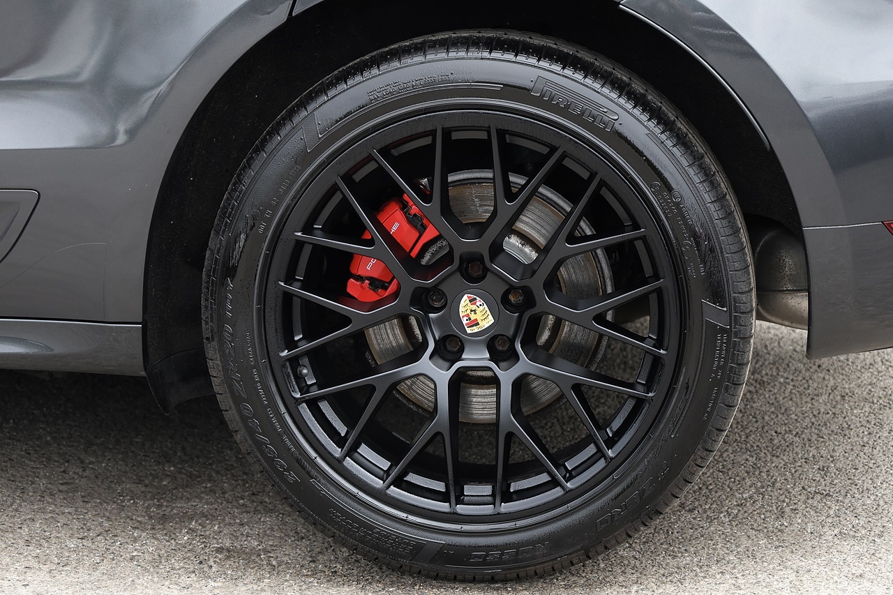 Porsche Macan GTS £10K Optional Extras + Sport Chrono + PASM - Large 41