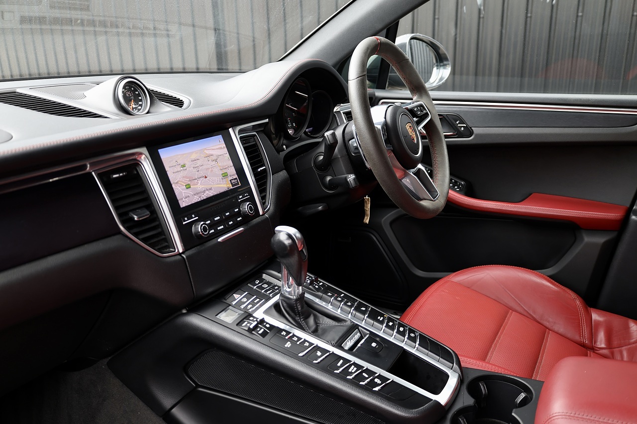 Porsche Macan GTS £10K Optional Extras + Sport Chrono + PASM - Large 7