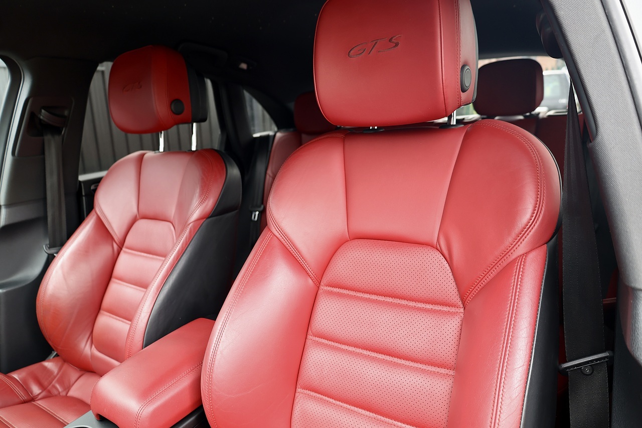 Porsche Macan GTS £10K Optional Extras + Sport Chrono + PASM - Large 31