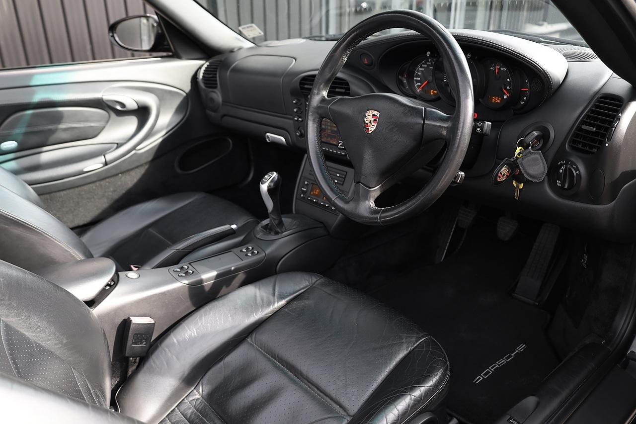 Porsche 911 Carrera 4 3.6 Manual Convertible + Hardtop + IMS Upgrade + Last Owner 2013 - Large 7