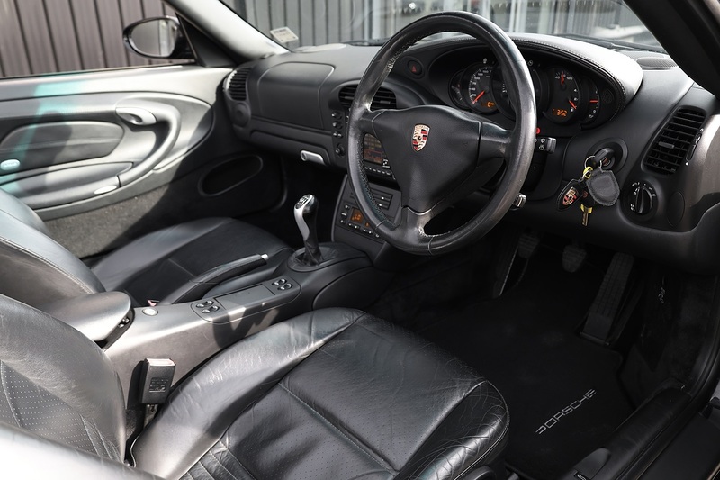 Porsche 911 Carrera 4 3.6 Manual Convertible + Hardtop + IMS Upgrade + Last Owner 2013 Image 7
