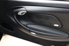 Porsche 911 Carrera 4 3.6 Manual Convertible + Hardtop + IMS Upgrade + Last Owner 2013 - Thumb 29