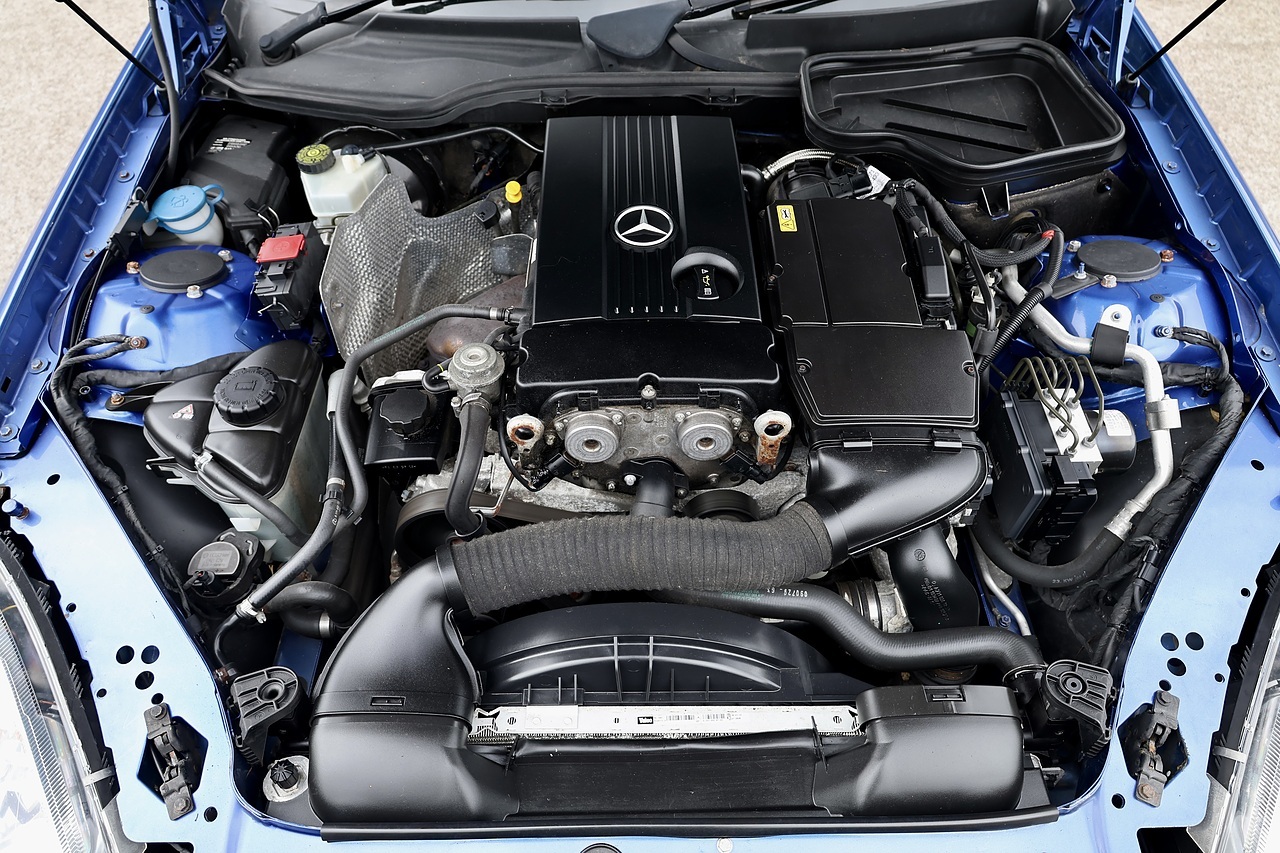 Mercedes-Benz SLK 200K Designo Paint + Designo Interior + AirScarf + £7k Cost options - Large 12