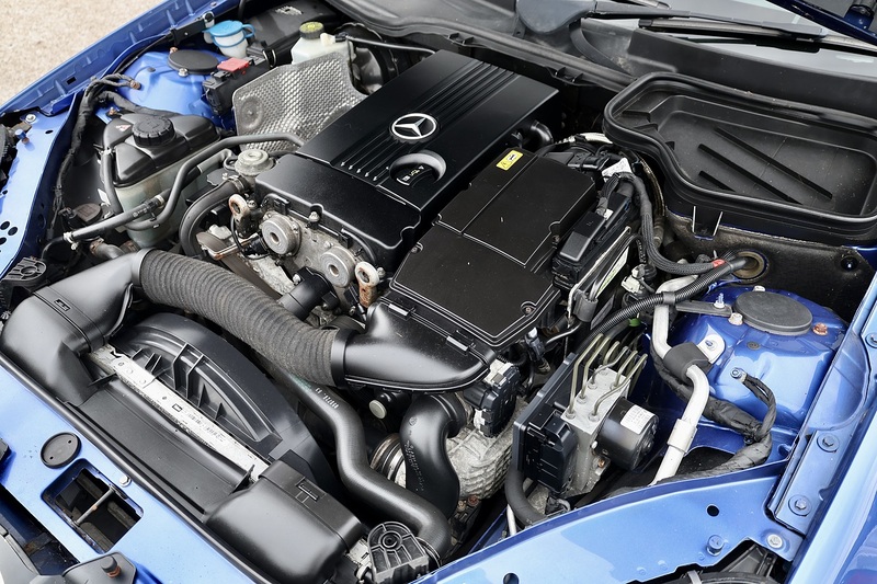 Mercedes-Benz SLK 200K Designo Paint + Designo Interior + AirScarf + £7k Cost options Image 13
