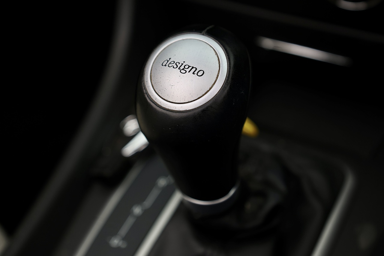 Mercedes-Benz SLK 200K Designo Paint + Designo Interior + AirScarf + £7k Cost options - Large 17