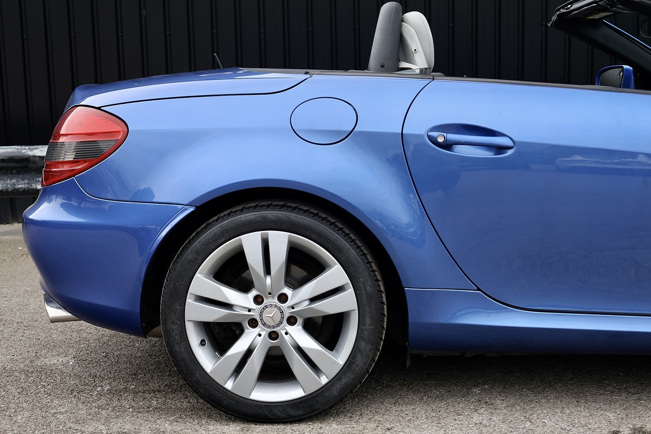Mercedes-Benz SLK 200K Designo Paint + Designo Interior + AirScarf + £7k Cost options - Large 19