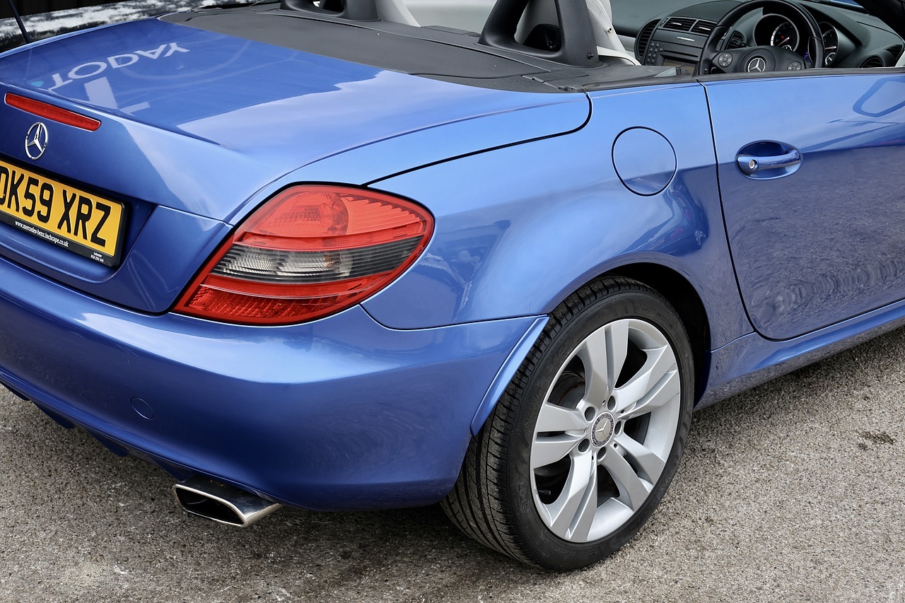 Mercedes-Benz SLK 200K Designo Paint + Designo Interior + AirScarf + £7k Cost options - Large 18