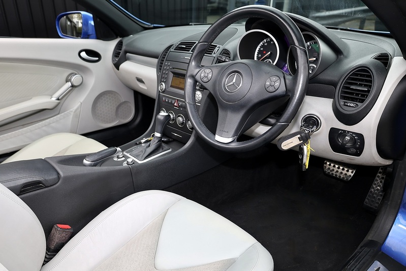 Mercedes-Benz SLK 200K Designo Paint + Designo Interior + AirScarf + £7k Cost options Image 6