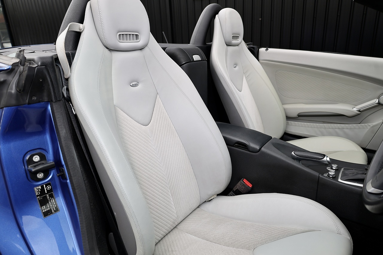 Mercedes-Benz SLK 200K Designo Paint + Designo Interior + AirScarf + £7k Cost options - Large 7